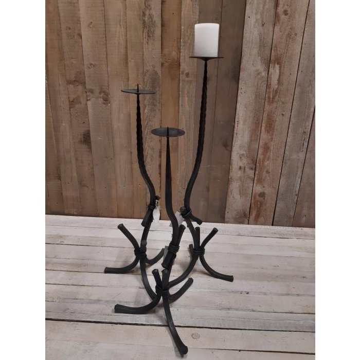 Vysoký kovaný svícen, v. 90 cm